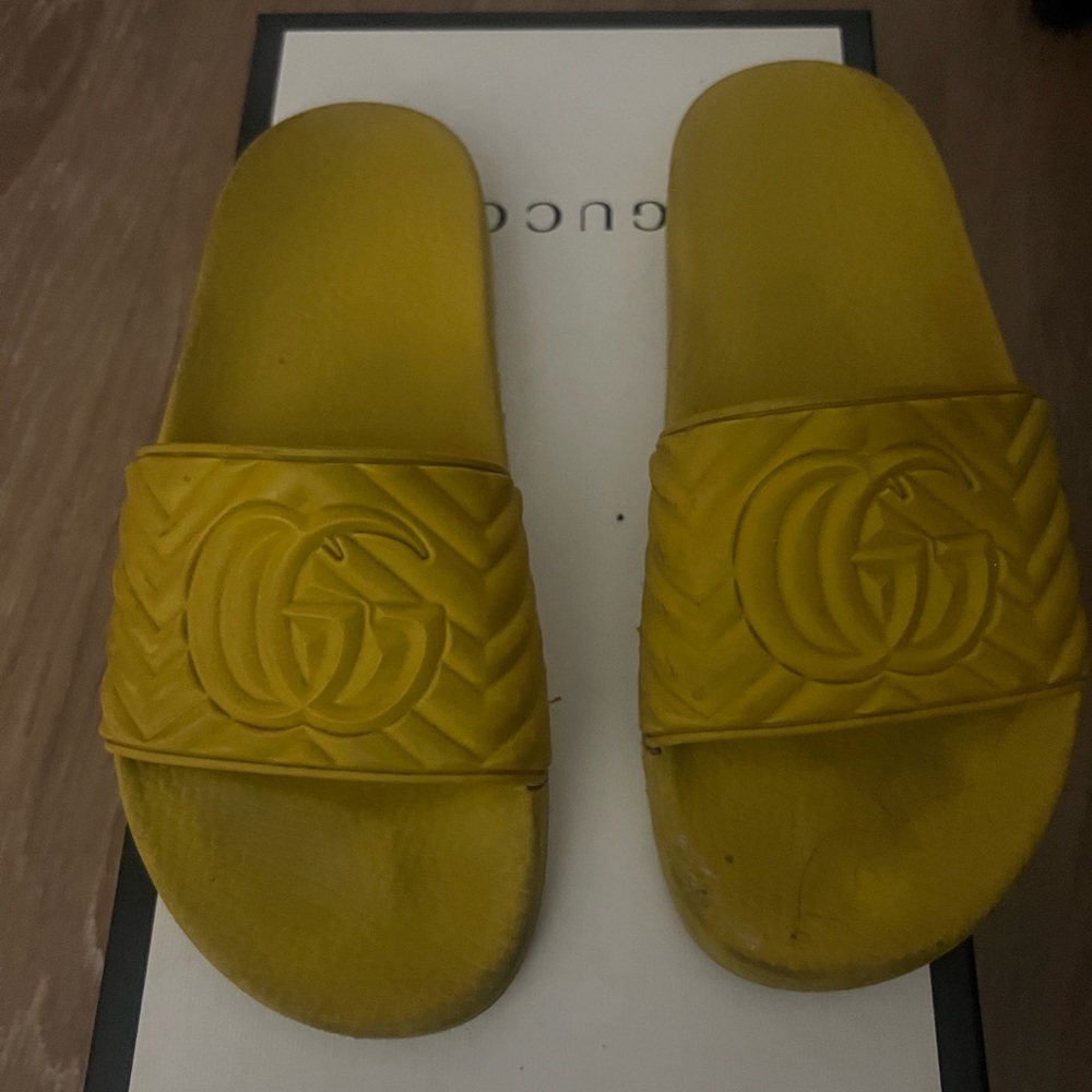 Gucci slides yellow
